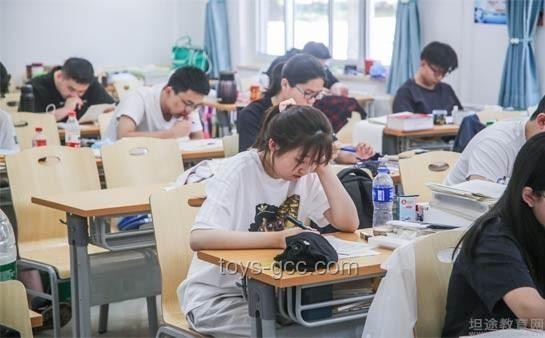 考生高考被单独分到一个教室，如何应对并发挥最佳？